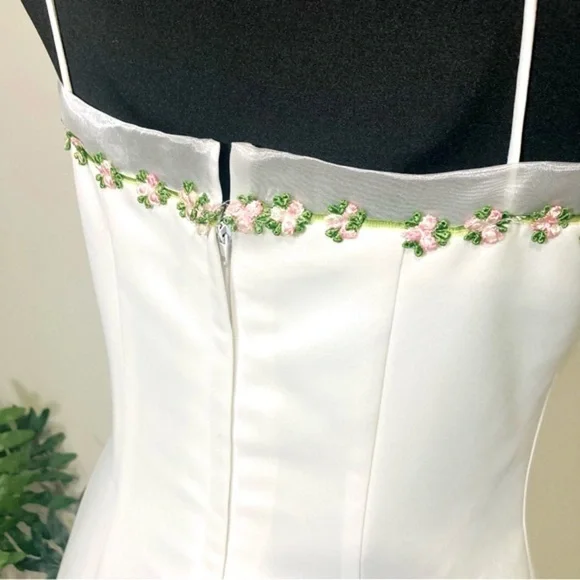 White Prom or Bridal Wedding Dress - Picture 2 of 16